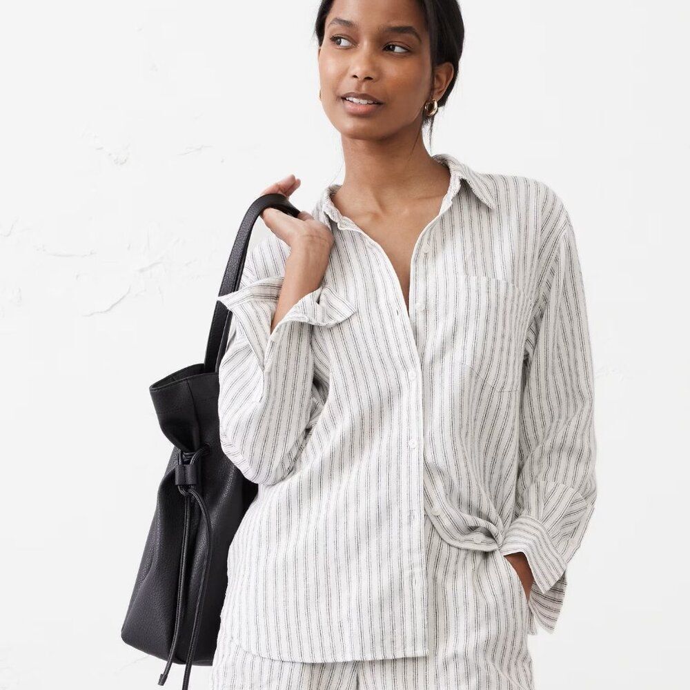 NWOT Banana Republic Factory Classic Linen Blend Shirt in White Stripe - Size M